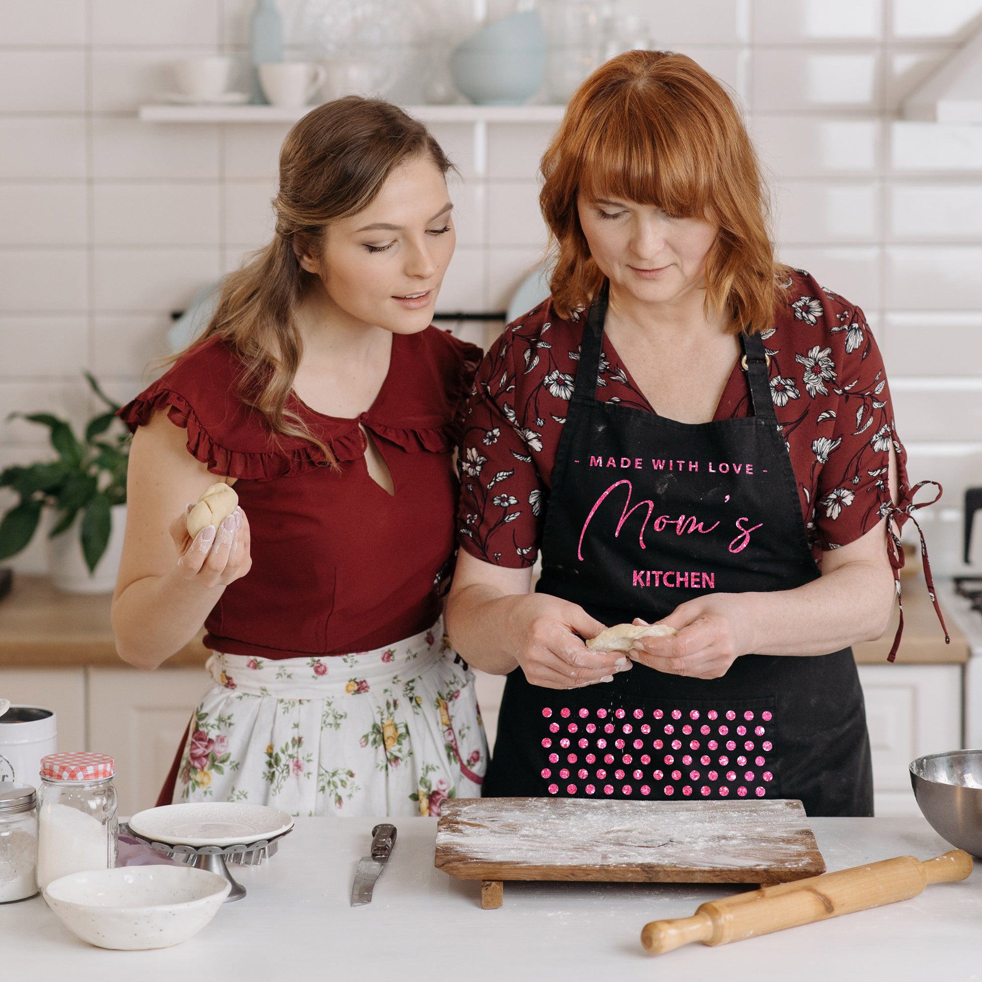 https://www.zooniformstyle.com/cdn/shop/products/Polka-Dot-pink-glitter-mom-apron.jpg?v=1680816999&width=1946